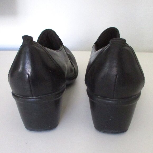 Clarks Womens Black Leather Ankle Bootie - Size 6.5M - Picture 8 of 9